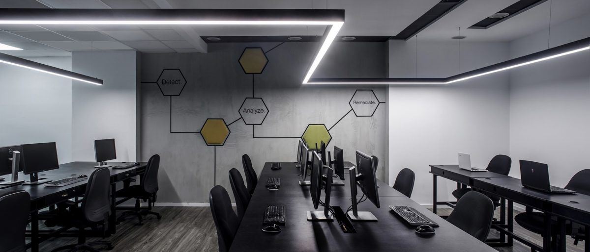 AITEC offices in Tel Aviv עיצוב התאורה בחדר העבודה על ידי דורי קמחי